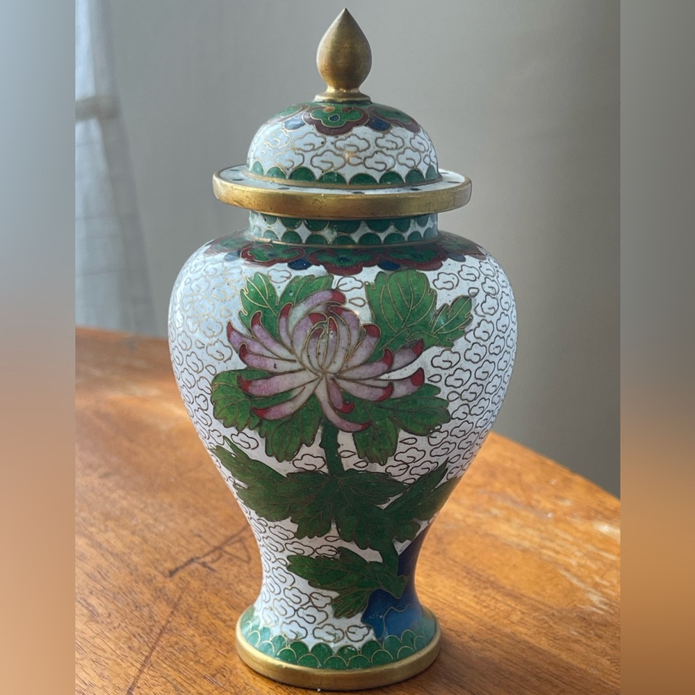 Little Vintage Cloisonné Enameled Ginger Jar Chinese White Chrysanthemum Urn - Picture 4 of 15